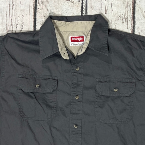 Wrangler Men's Gray Short Sleeve Shirt Mens Button Down Shirt - Picture 3 of 5